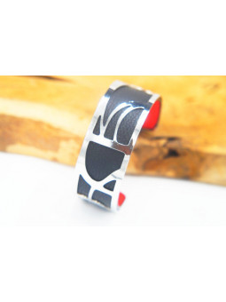 Bracelet fantaisie métal argent fond noir 