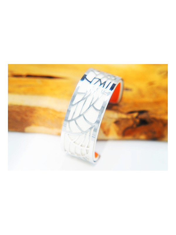 Bracelet fantaisie métal ajouré fond blanc 