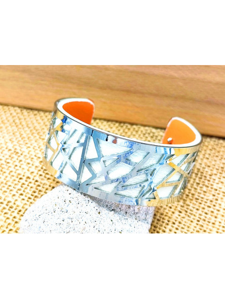 Bracelet design métal fond blanc 